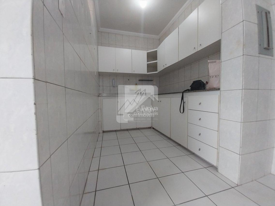 Vendo R$ 300.000 Apartamento 3/4, 1 Suíte, 2º Andar - Prédio sem Elevador - Pituba  Salvador - 