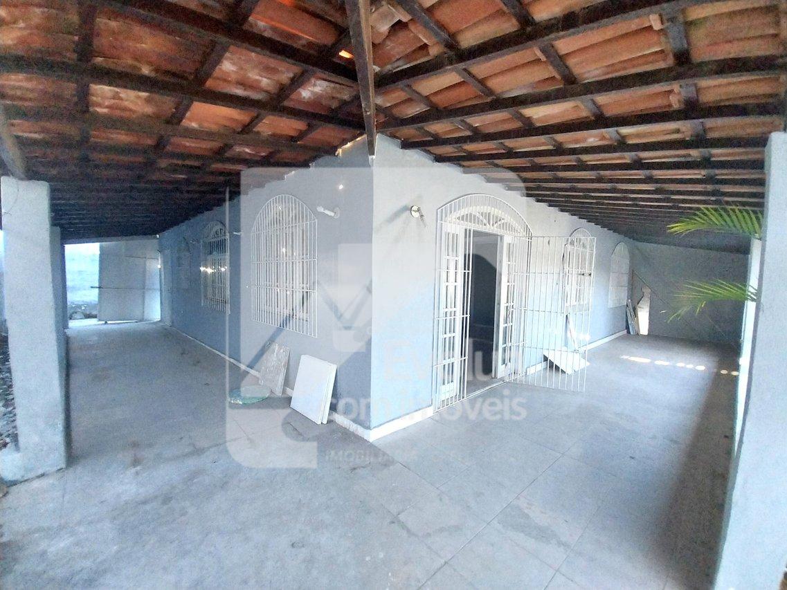 Aluguel CASA COM POTENCIAL COMERCIAL por R$ 4.500,00 com 4/4, 350 m2 em LAURO de FREITAS  Lauro de Freitas - 