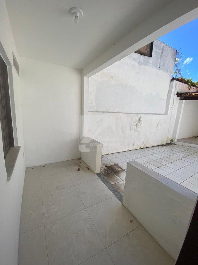 Aluguel R$ 1.000,00 Apartamento 1/4 1º Andar e R$ 1.500,00 2/4 no Térreo, Garagem - Itapuã  Salvador - 