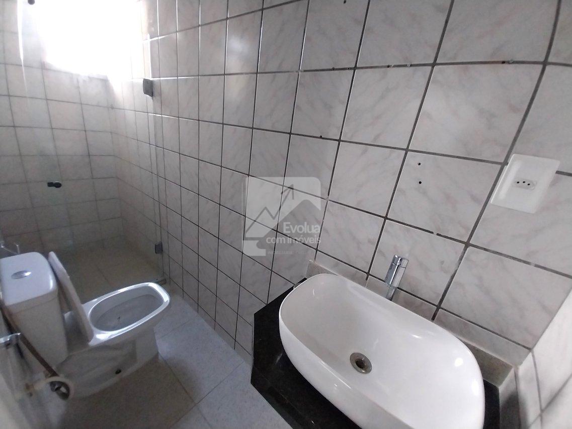 Aluguel R$ 2.400,00 Apartamento 2/4 Suíte, Garagem, 1º Andar Escadas, MATATU - Salvador  Salvador - 