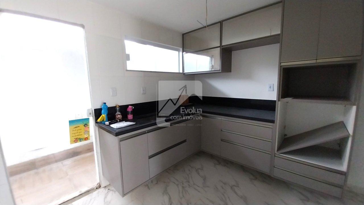 Vendo R$ 520.000,00 ou Aluguel R$ 3.000,00 Casa Duplex Village 4/4, 2 Suítes - IPITANGA  Lauro de Freitas - 