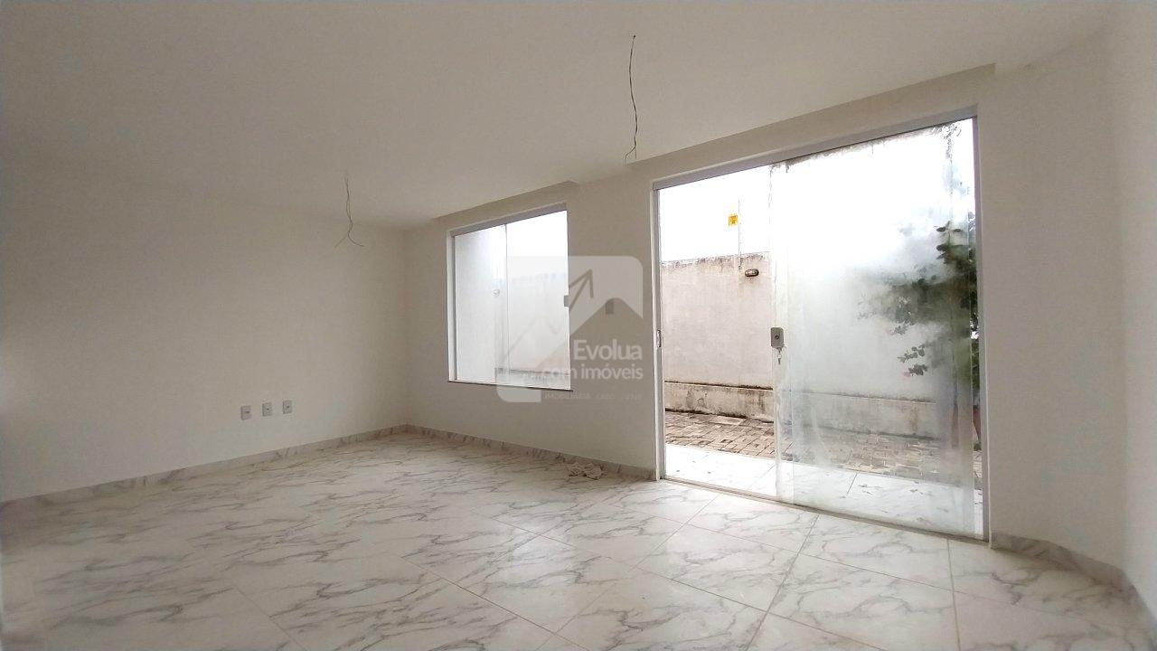 Vendo R$ 520.000,00 ou Aluguel R$ 3.000,00 Casa Duplex Village 4/4, 2 Suítes - IPITANGA  Lauro de Freitas - 