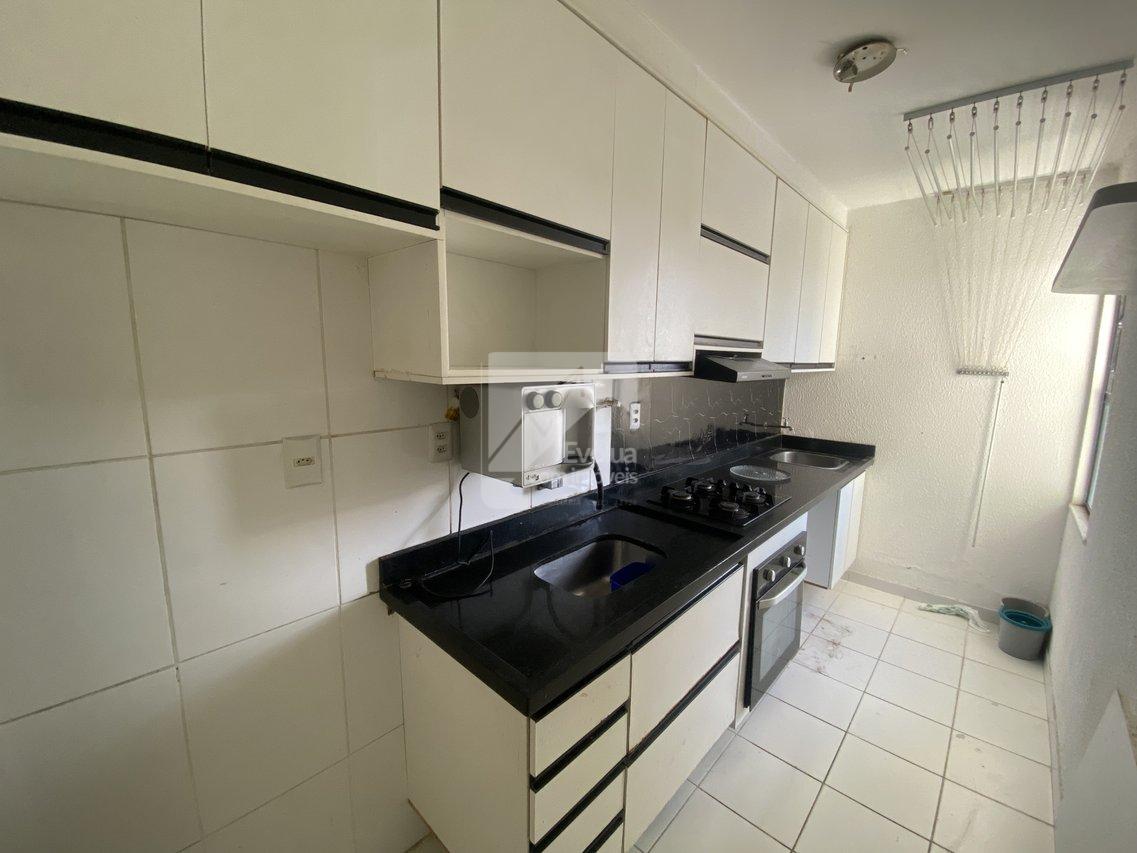 Aluguel R$ 2.000 Apartamento semi-mobiliado 2/4, 1 Suíte - Recreio Ipitanga - LAURO  Lauro de Freitas - 
