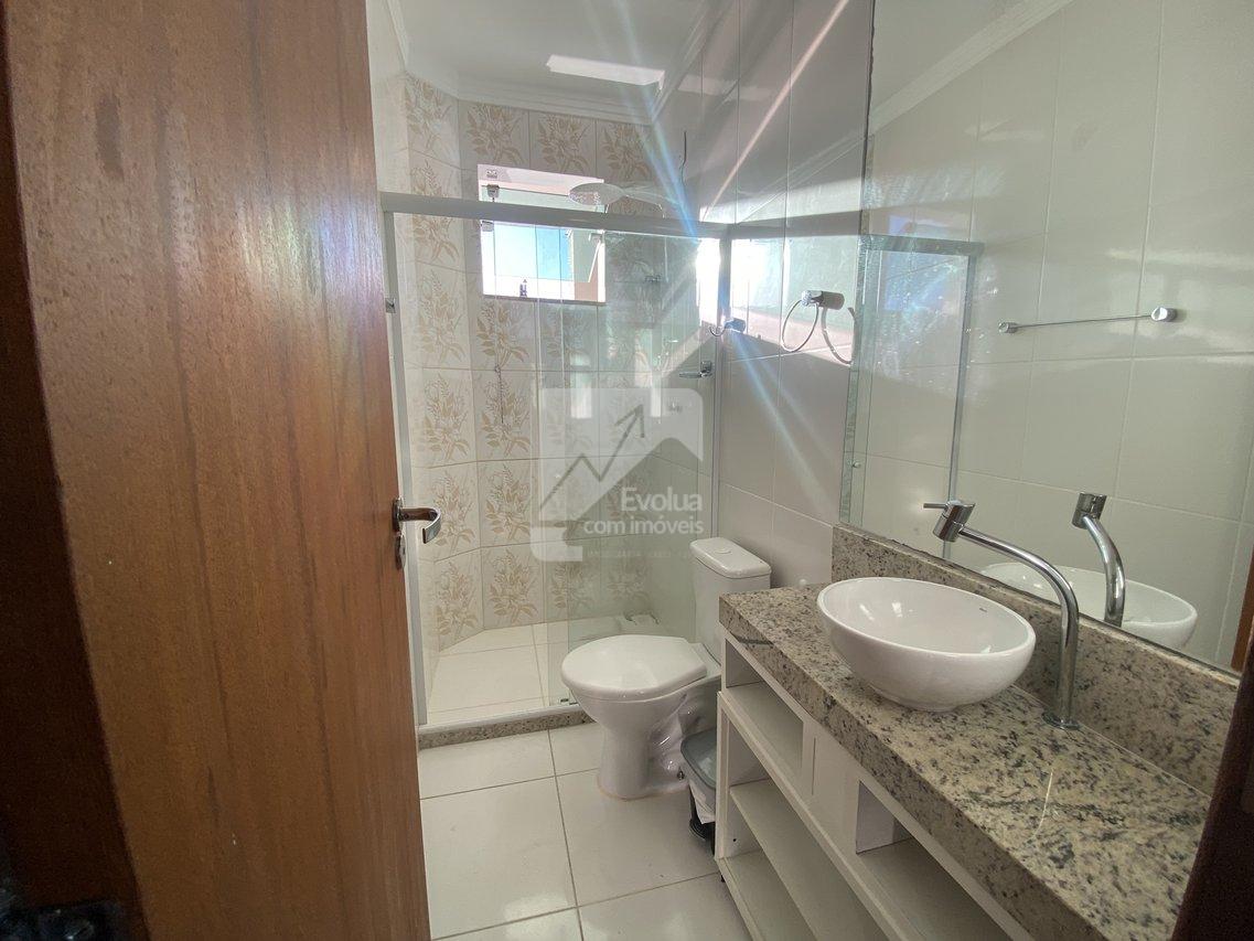 Alugo R$ 8.000,00, 3 Suítes, 2 vagas de garagem, condomínio fechado, Centro - L.de Freitas  Lauro de Freitas - 