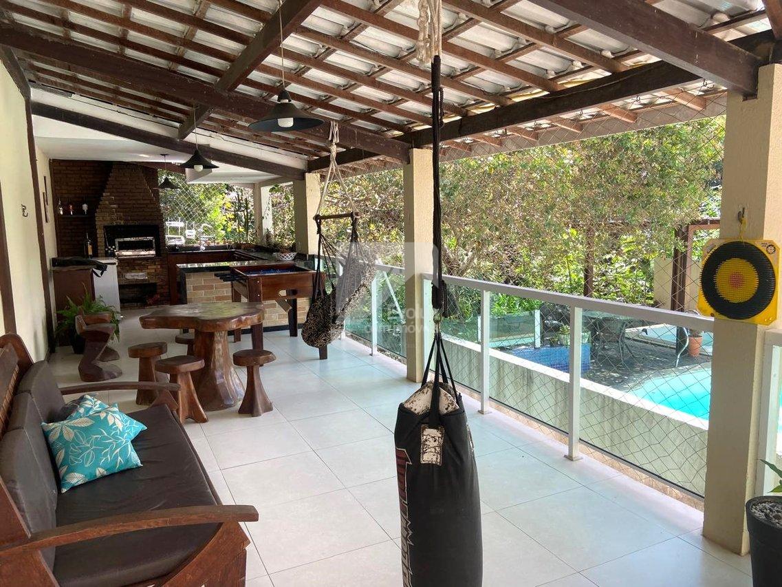 Vendo R$ 1.300.000,00 Casa Duplex 4/4, 3 Suítes, Alto Padrão, Piscina - Lauro de Freitas  Lauro de Freitas - 
