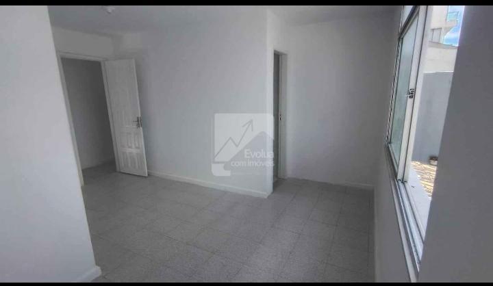 Aluguel R$ 2.000,00 Casa 2/4, Su&iacute;te, 1&ordm; Andar, Vista Mar - Itapu&atilde;- Salvador  Salvador - 