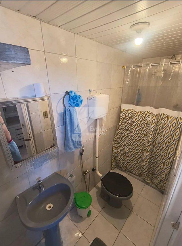 Vendo R$ 220.000,00 Casa 2/4, Suíte, 1º Andar Escada, Rua Ilha - Itapuã - Salvador  Salvador - 