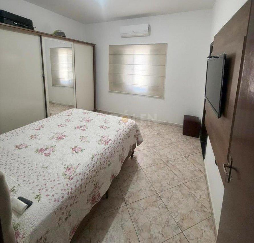 Casa térrea com 3 dormitórios - Villa Branca - Jacareí - Vende  Jacareí - 