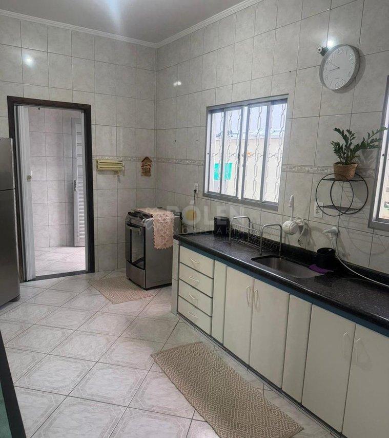 Casa térrea com 3 dormitórios - Villa Branca - Jacareí - Vende  Jacareí - 