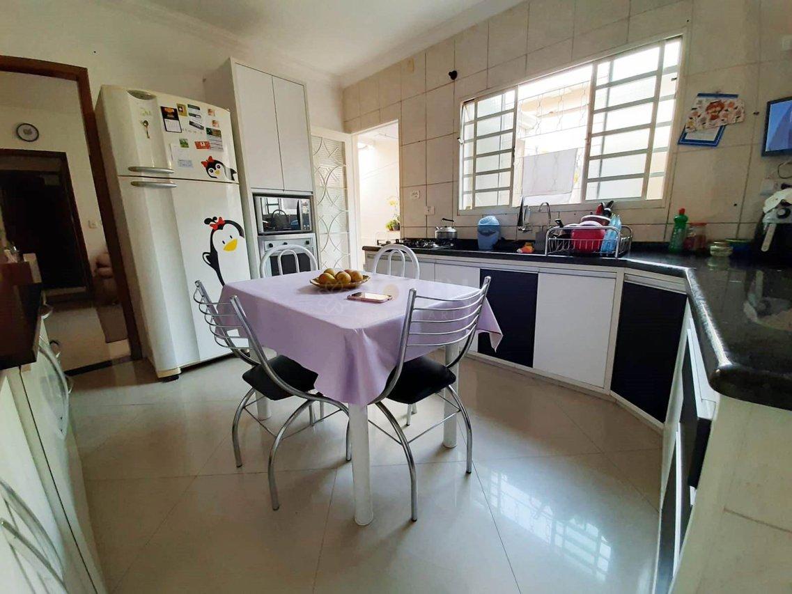 Casa 2 dormitórios - Parque Santo Antônio - Jacareí - Venda - Jacareí - 