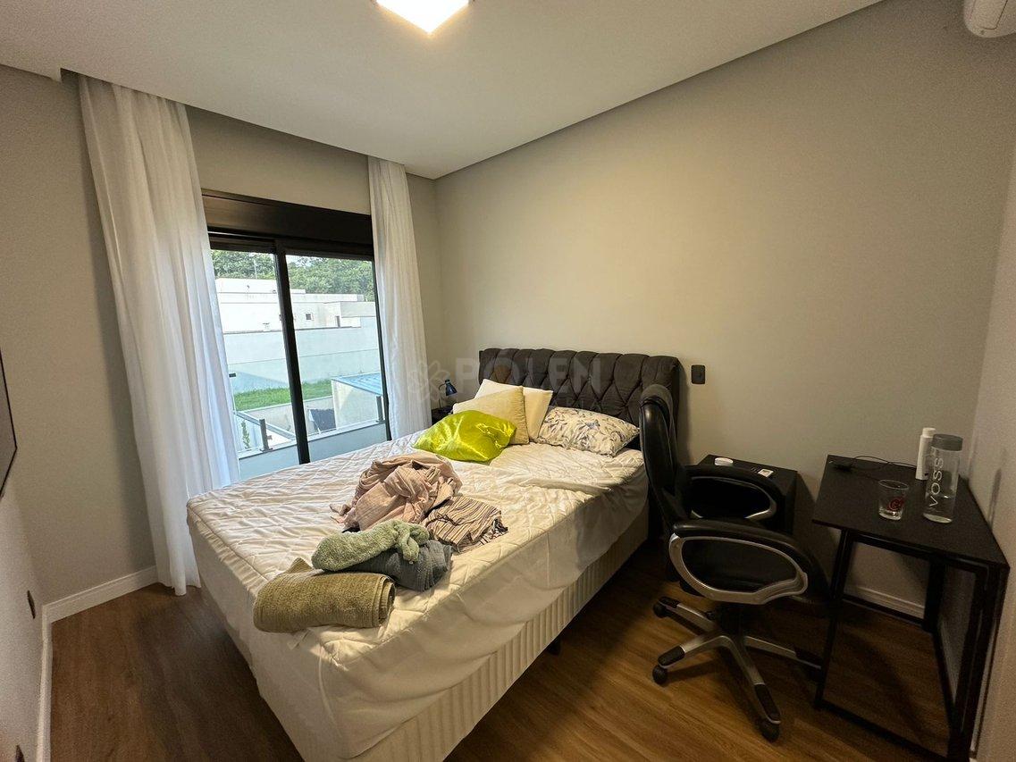 Casa em Condomínio - 4 dormitórios - Jacareí - Venda - Permuta - Jacareí - 