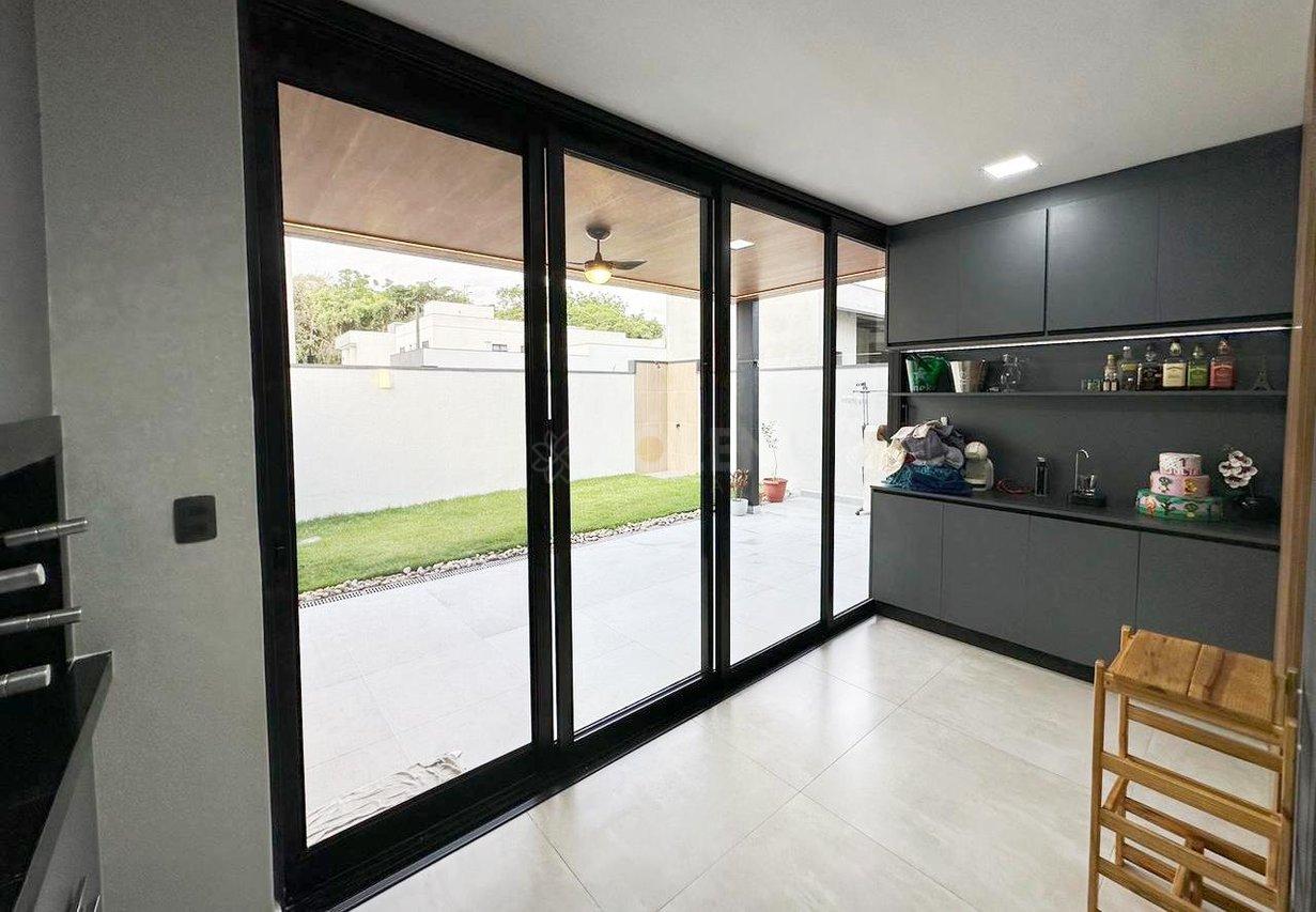 Casa em Condomínio - 4 dormitórios - Jacareí - Venda - Permuta - Jacareí - 