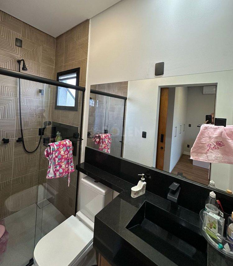 Casa em Condomínio - 4 dormitórios - Jacareí - Venda - Permuta - Jacareí - 