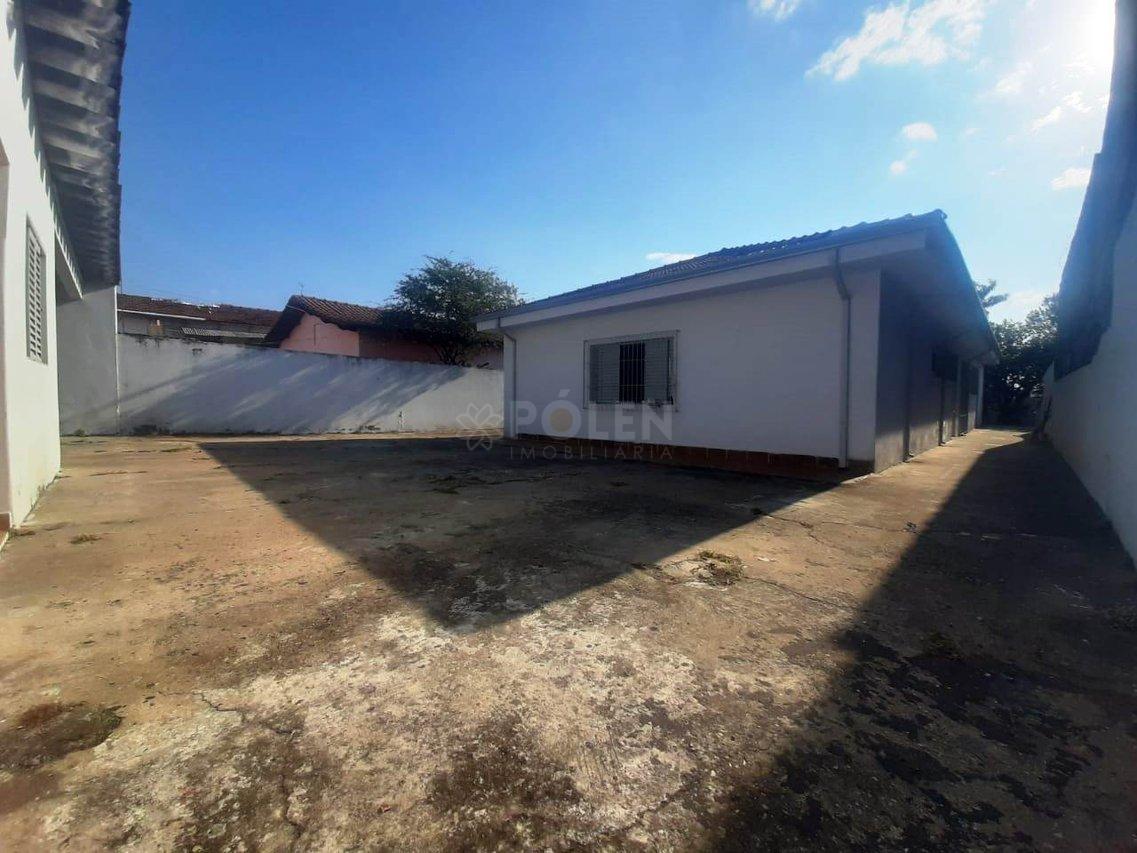Casa - 3 dormitórios com edícula - Vila Formosa - Jacareí - Aluga  Jacareí - 