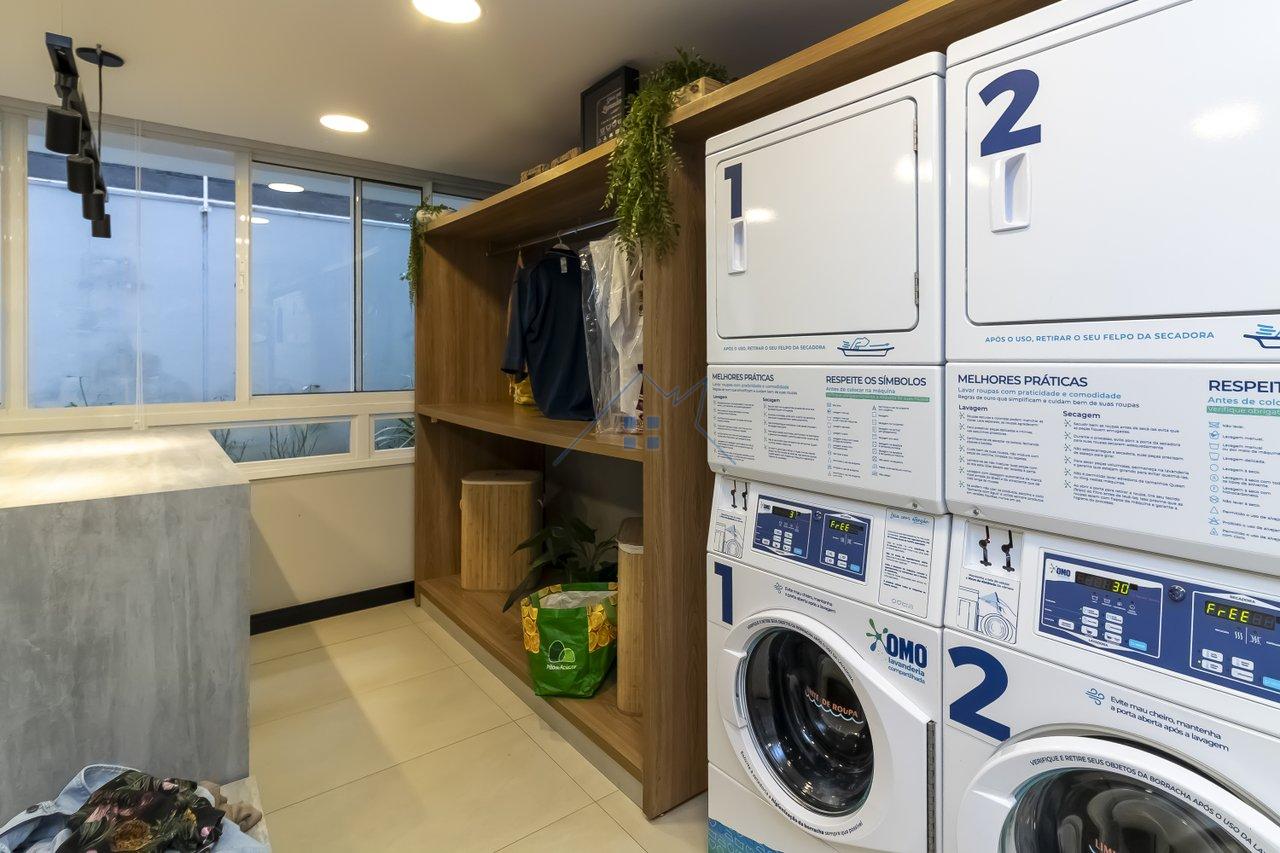 Apartamento em Pinheiros 1 dorm com sacada Rua Alves Guimarães São Paulo - 