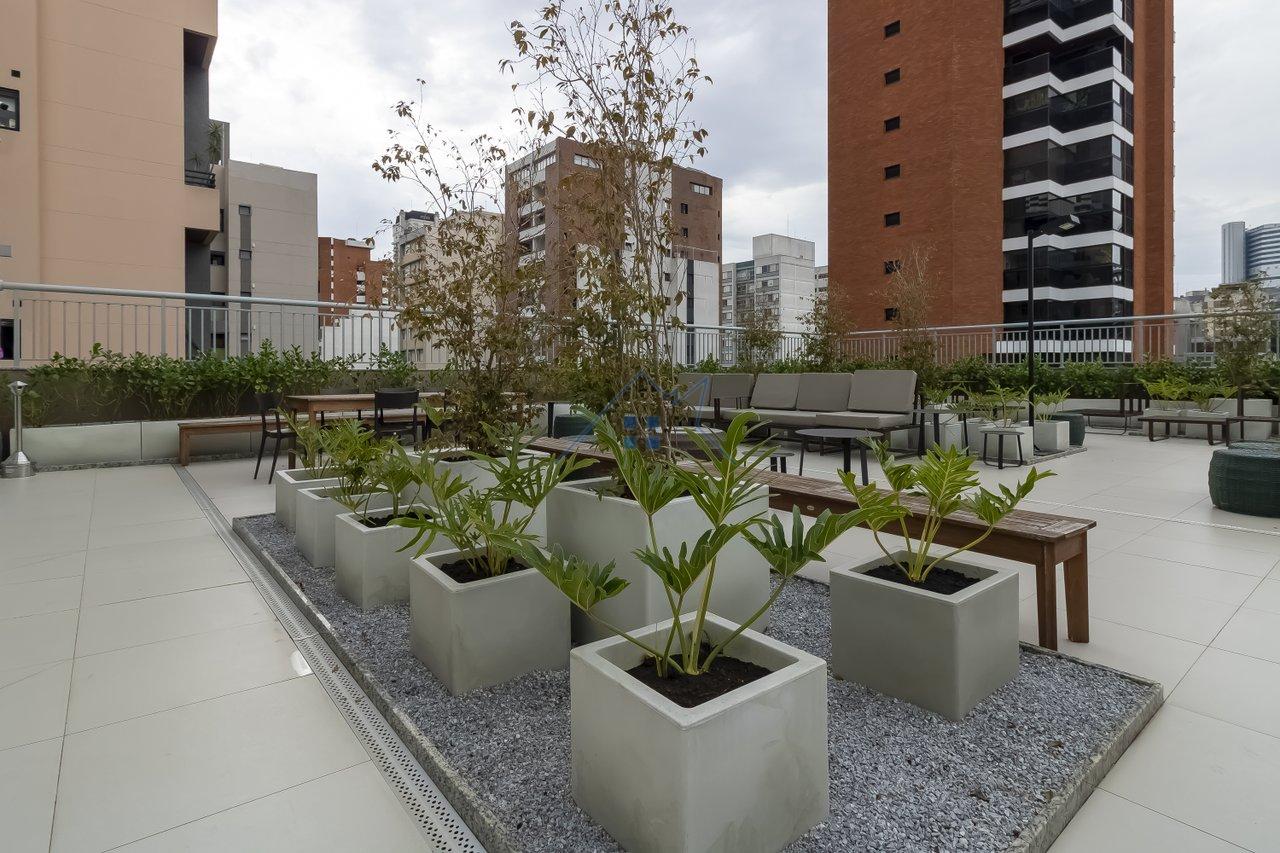 Apartamento em Pinheiros 1 dorm com sacada Rua Alves Guimarães São Paulo - 