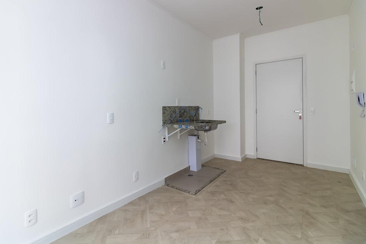 Apartamento em Pinheiros 1 dorm com sacada Rua Alves Guimarães São Paulo - 