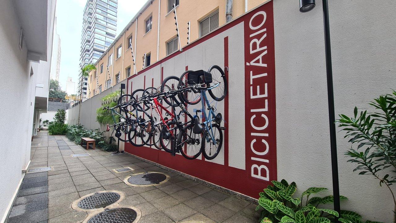 Apartamento em Pinheiros 1 dorm com sacada Rua Alves Guimarães São Paulo - 