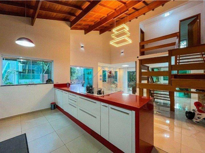 Linda Casa em Condomínio Fechado na Serra da Cantareira 300 m² 4 suítes 6 vagas Alameda dos Juritis Mairiporã - 