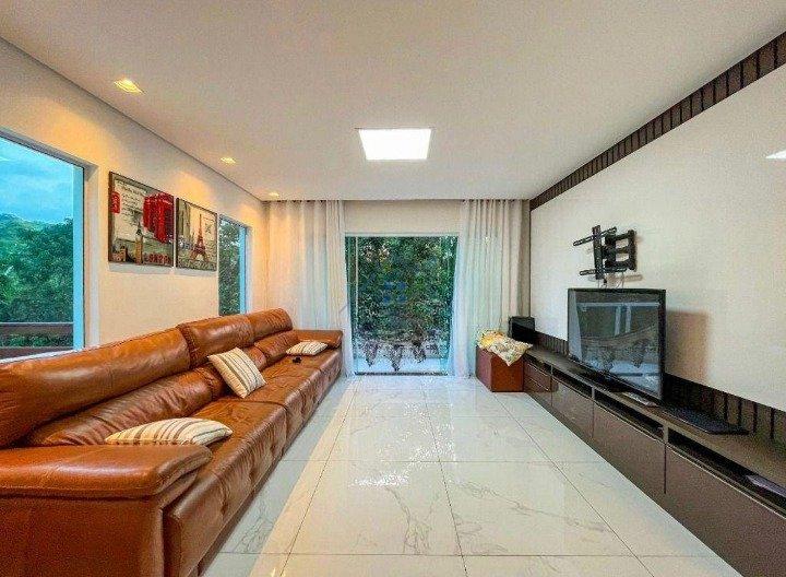 Linda Casa em Condomínio Fechado na Serra da Cantareira 300 m² 4 suítes 6 vagas Alameda dos Juritis Mairiporã - 