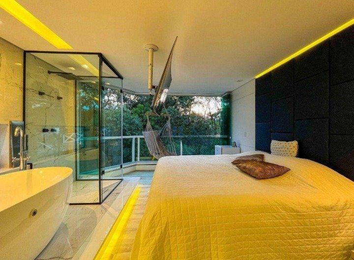 Linda Casa em Condomínio Fechado na Serra da Cantareira 300 m² 4 suítes 6 vagas Alameda dos Juritis Mairiporã - 