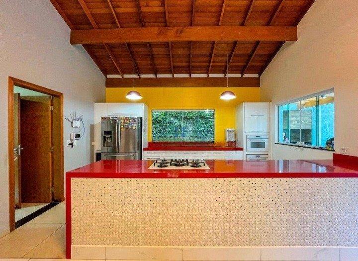 Linda Casa em Condomínio Fechado na Serra da Cantareira 300 m² 4 suítes 6 vagas Alameda dos Juritis Mairiporã - 