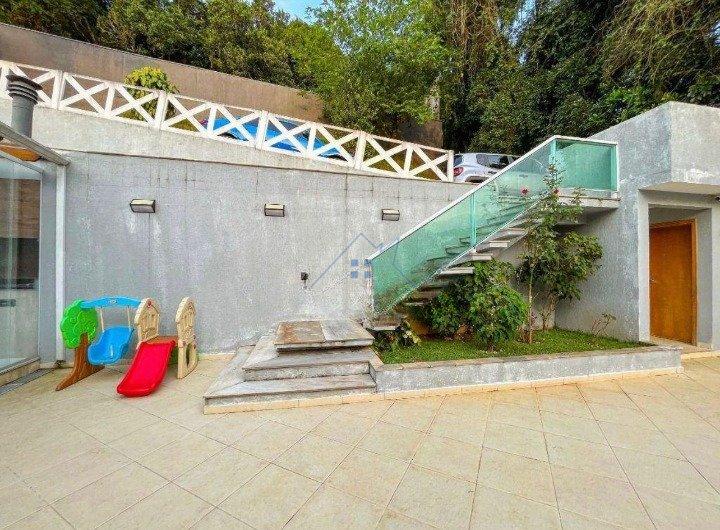 Linda Casa em Condomínio Fechado na Serra da Cantareira 300 m² 4 suítes 6 vagas Alameda dos Juritis Mairiporã - 