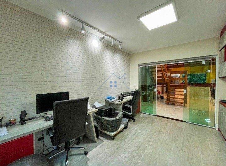 Linda Casa em Condomínio Fechado na Serra da Cantareira 300 m² 4 suítes 6 vagas Alameda dos Juritis Mairiporã - 