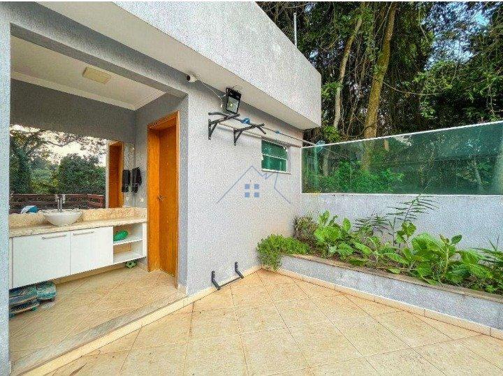 Linda Casa em Condomínio Fechado na Serra da Cantareira 300 m² 4 suítes 6 vagas Alameda dos Juritis Mairiporã - 
