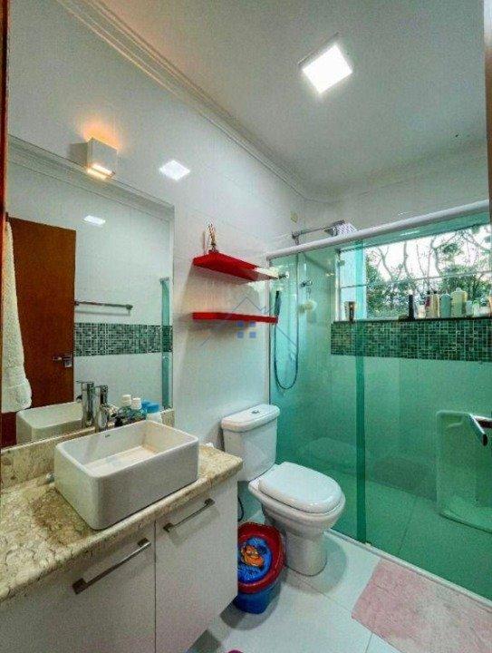 Linda Casa em Condomínio Fechado na Serra da Cantareira 300 m² 4 suítes 6 vagas Alameda dos Juritis Mairiporã - 