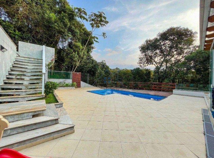Linda Casa em Condomínio Fechado na Serra da Cantareira 300 m² 4 suítes 6 vagas Alameda dos Juritis Mairiporã - 