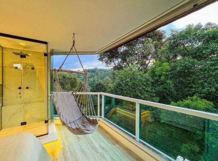Linda Casa em Condomínio Fechado na Serra da Cantareira 300 m² 4 suítes 6 vagas Alameda dos Juritis Mairiporã - 