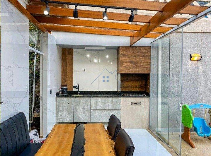 Linda Casa em Condomínio Fechado na Serra da Cantareira 300 m² 4 suítes 6 vagas Alameda dos Juritis Mairiporã - 