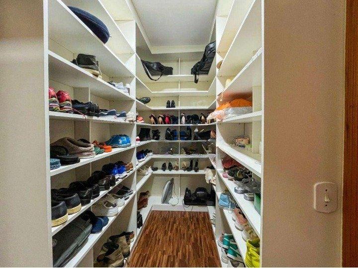Linda Casa em Condomínio Fechado na Serra da Cantareira 300 m² 4 suítes 6 vagas Alameda dos Juritis Mairiporã - 