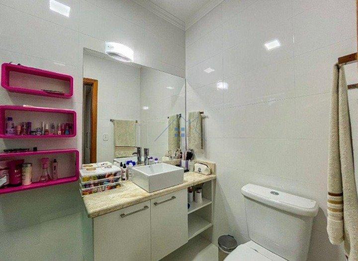 Linda Casa em Condomínio Fechado na Serra da Cantareira 300 m² 4 suítes 6 vagas Alameda dos Juritis Mairiporã - 