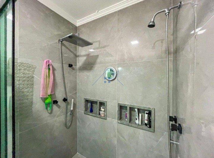 Linda Casa em Condomínio Fechado na Serra da Cantareira 300 m² 4 suítes 6 vagas Alameda dos Juritis Mairiporã - 