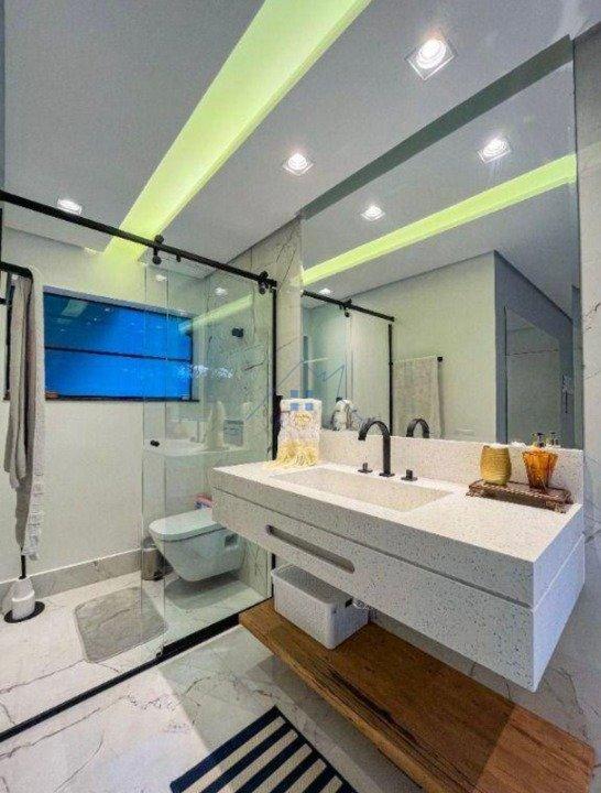 Linda Casa em Condomínio Fechado na Serra da Cantareira 300 m² 4 suítes 6 vagas Alameda dos Juritis Mairiporã - 