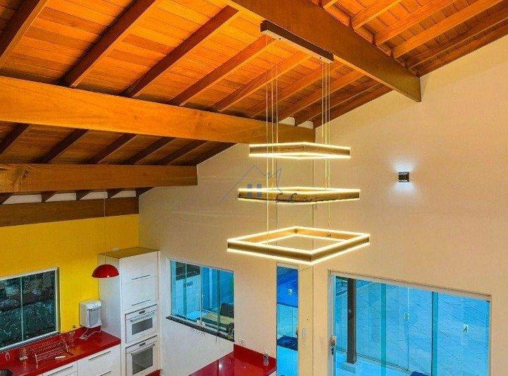Linda Casa em Condomínio Fechado na Serra da Cantareira 300 m² 4 suítes 6 vagas Alameda dos Juritis Mairiporã - 