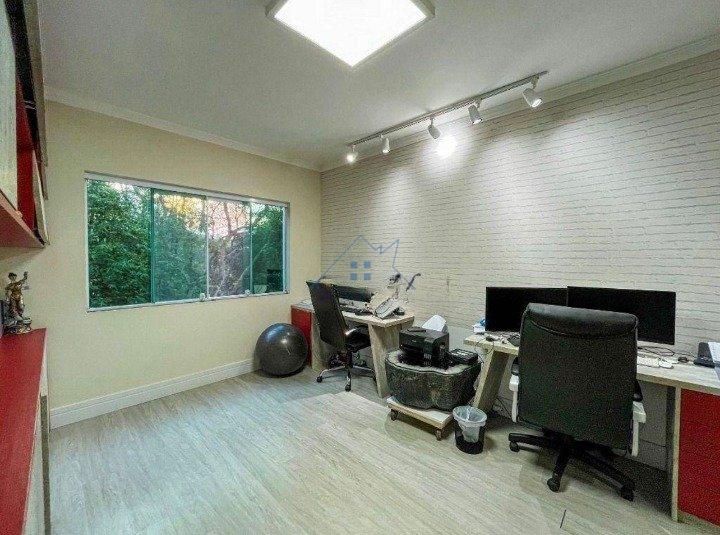 Linda Casa em Condomínio Fechado na Serra da Cantareira 300 m² 4 suítes 6 vagas Alameda dos Juritis Mairiporã - 