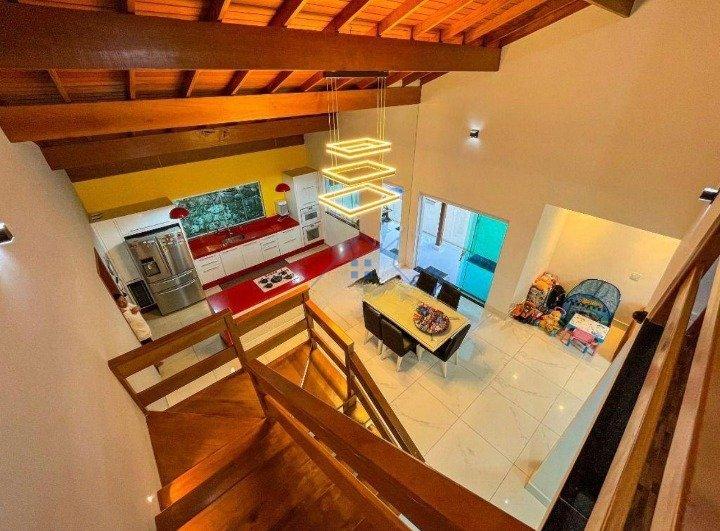 Linda Casa em Condomínio Fechado na Serra da Cantareira 300 m² 4 suítes 6 vagas Alameda dos Juritis Mairiporã - 