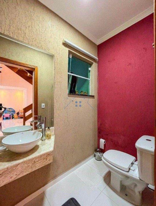 Linda Casa em Condomínio Fechado na Serra da Cantareira 300 m² 4 suítes 6 vagas Alameda dos Juritis Mairiporã - 