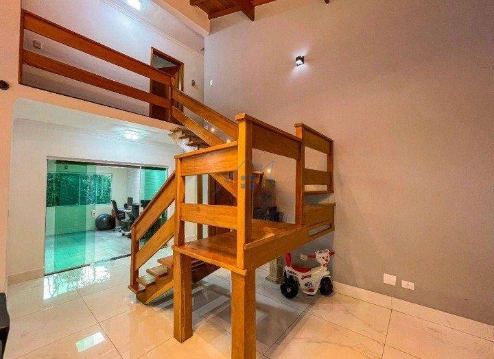 Linda Casa em Condomínio Fechado na Serra da Cantareira 300 m² 4 suítes 6 vagas Alameda dos Juritis Mairiporã - 