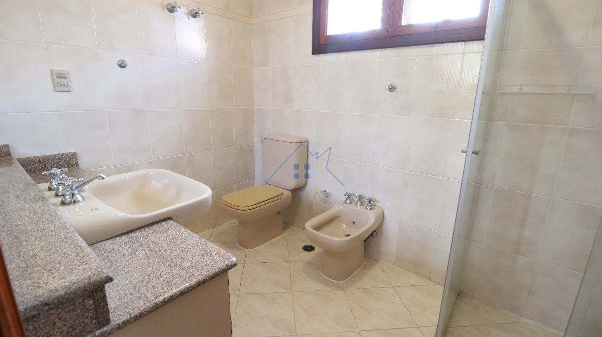 Casa nos Remédios com 251 m² 3 suítes e 3 vagas Rua Humberto Casari Osasco - 