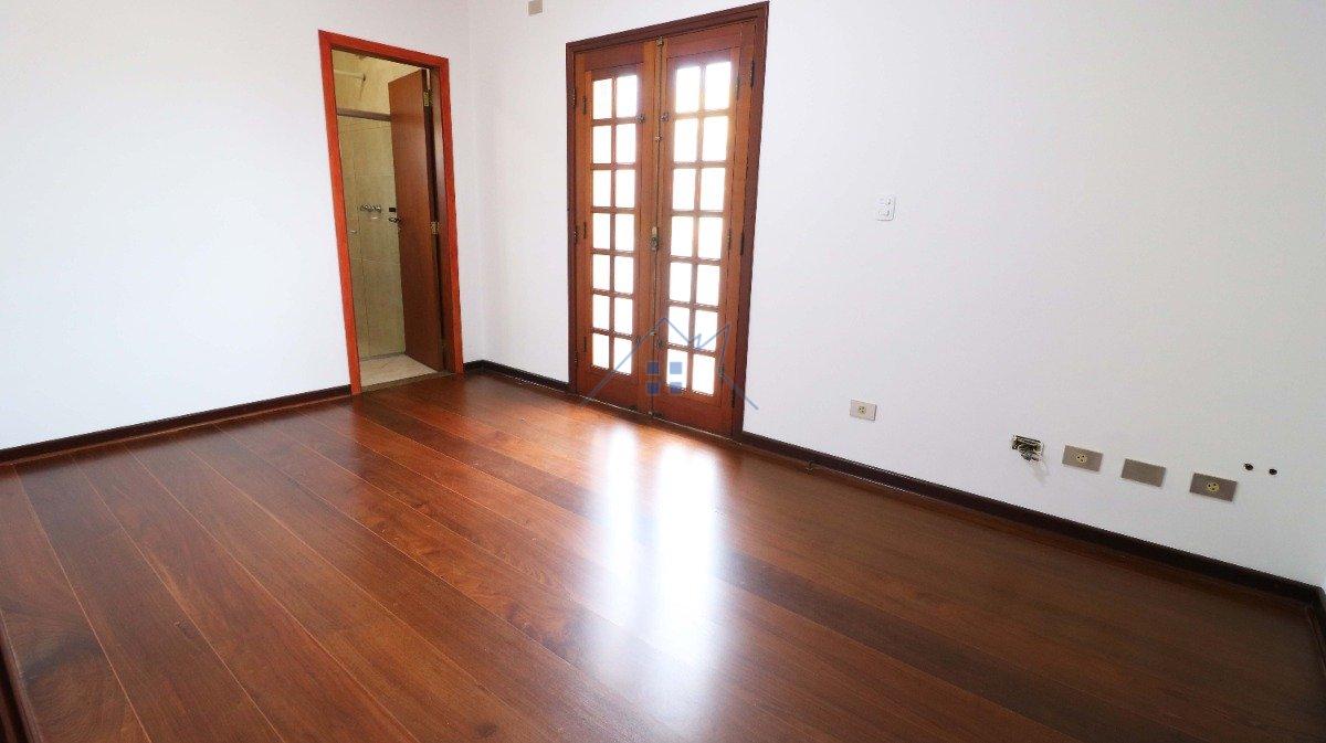 Casa nos Remédios com 251 m² 3 suítes e 3 vagas Rua Humberto Casari Osasco - 