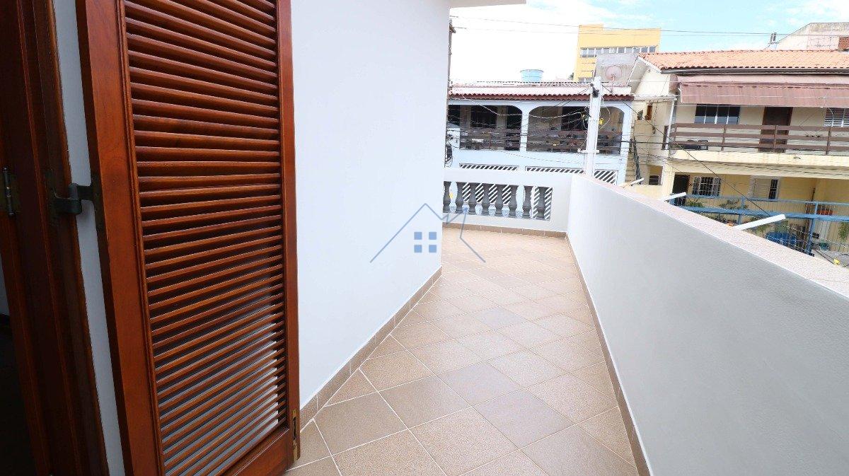 Casa nos Remédios com 251 m² 3 suítes e 3 vagas Rua Humberto Casari Osasco - 