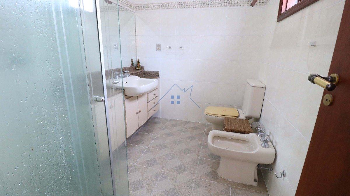 Casa nos Remédios com 251 m² 3 suítes e 3 vagas Rua Humberto Casari Osasco - 