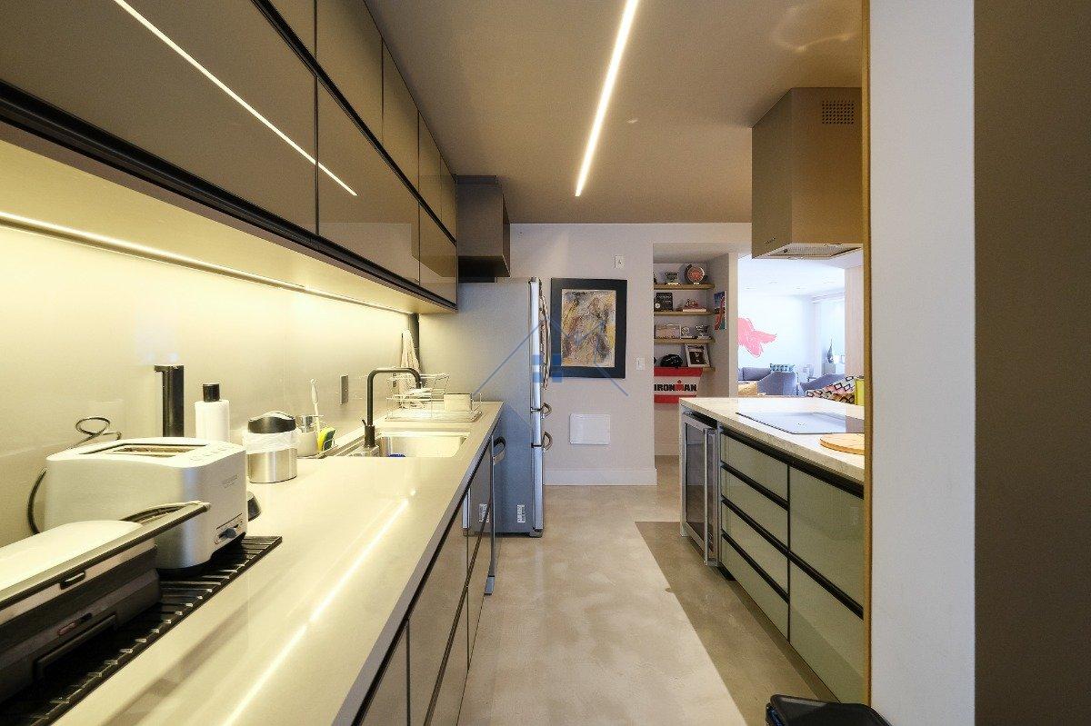 Apartamento em Moema 3 suítes 2 vagas 175m² Rua Pintassilgo São Paulo - 
