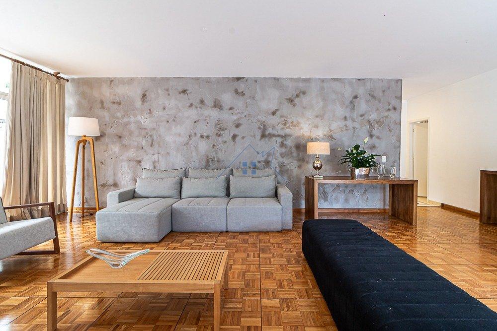 Casa em Pinheiros com 3 suítes 7 vagas 700m² de construção Rua Professor Nicolau de Morais Barros São Paulo - 
