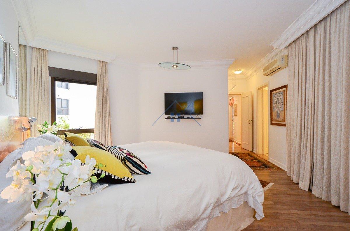 Apartamento no Real Parque 265m² 3 suítes 3 vagas Rua Dom Paulo Pedrosa São Paulo - 