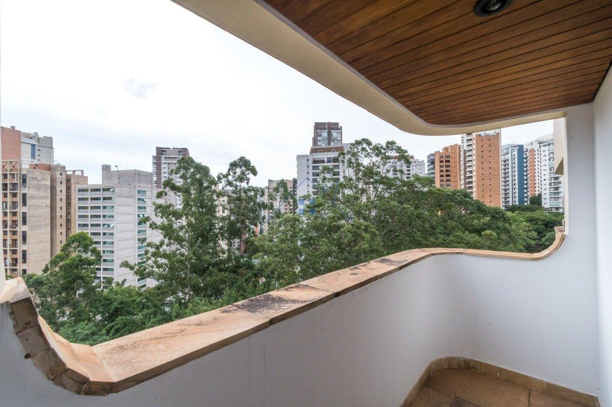 Apartamento no Morumbi 370m² 4 dorm 3 suítes 4 vagas Avenida José Galante São Paulo - 